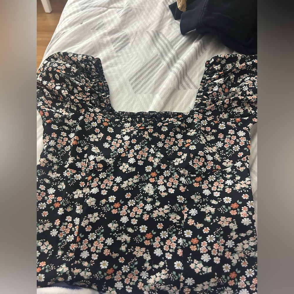 Floral blouse/ crop top